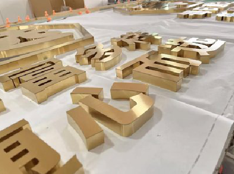 寻甸拉丝不锈钢字的特点。