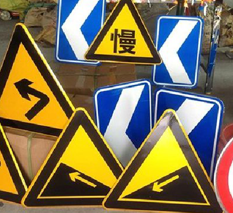 寻甸标识标牌中颜色的确定是很重要的。